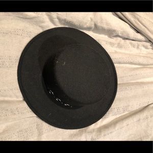 Wide brim hat